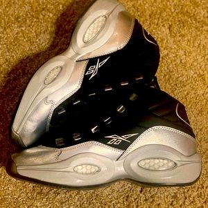 Never worn before Allen Iverson Reebok Question Mid Sz 8M